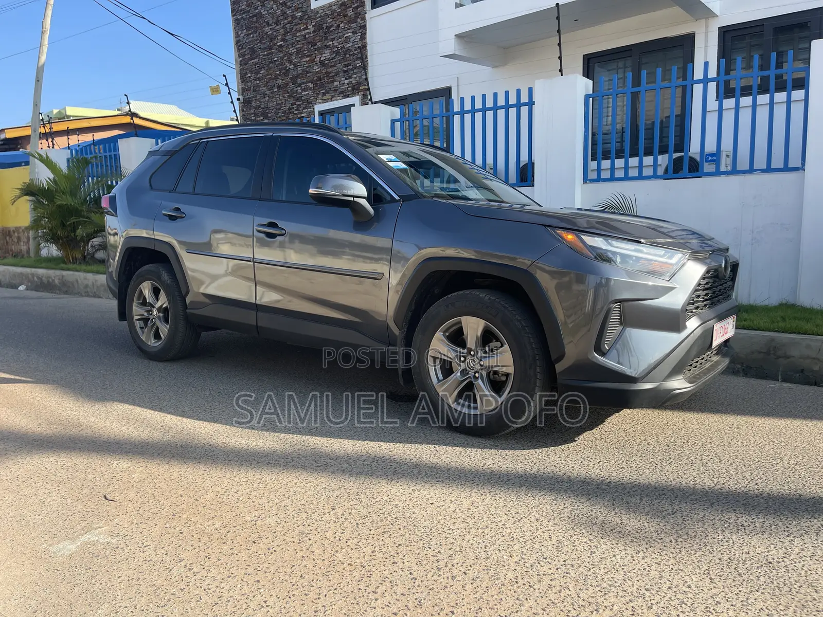 Toyota RAV4 XLE AWD 2023 Gray