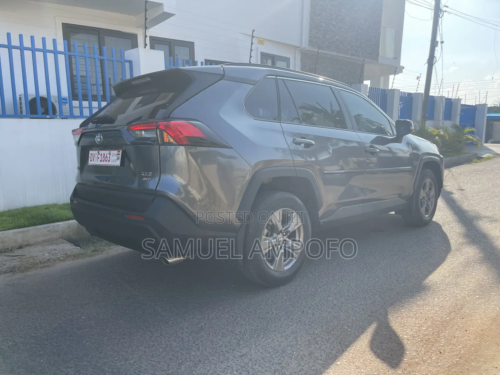 Toyota RAV4 XLE AWD 2023 Gray