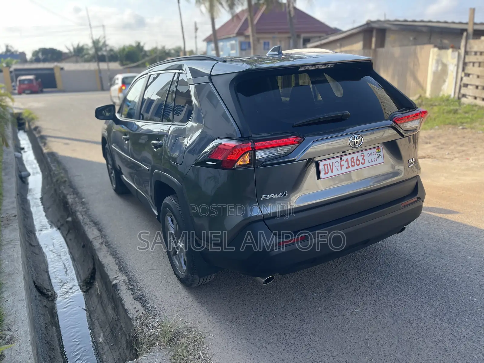 Toyota RAV4 XLE AWD 2023 Gray