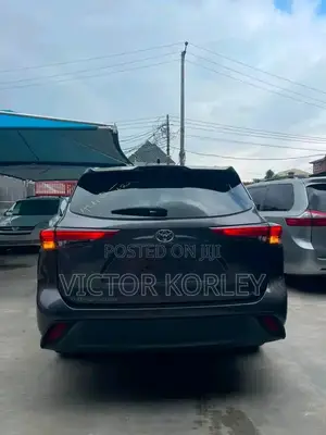 Toyota Highlander XLE 2022 Gray