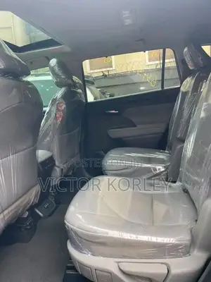 Toyota Highlander XLE 2022 Gray