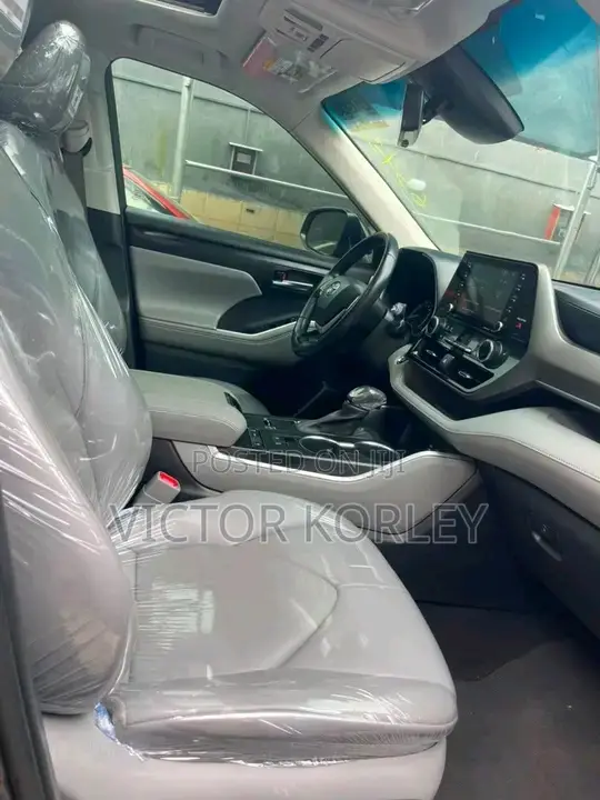 Toyota Highlander XLE 2022 Gray