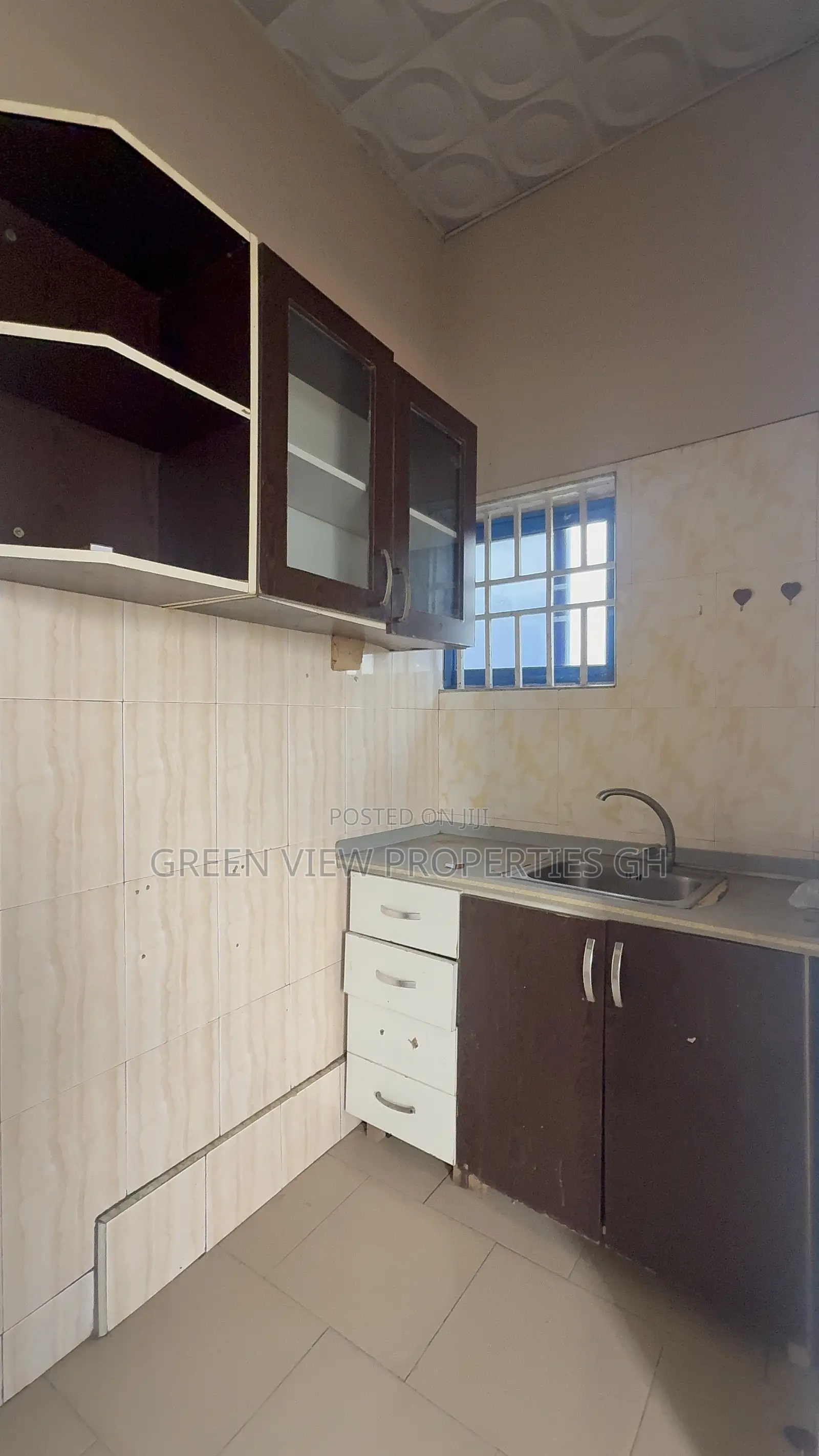 1bdrm Apartment in West Hills Mall Area for rent