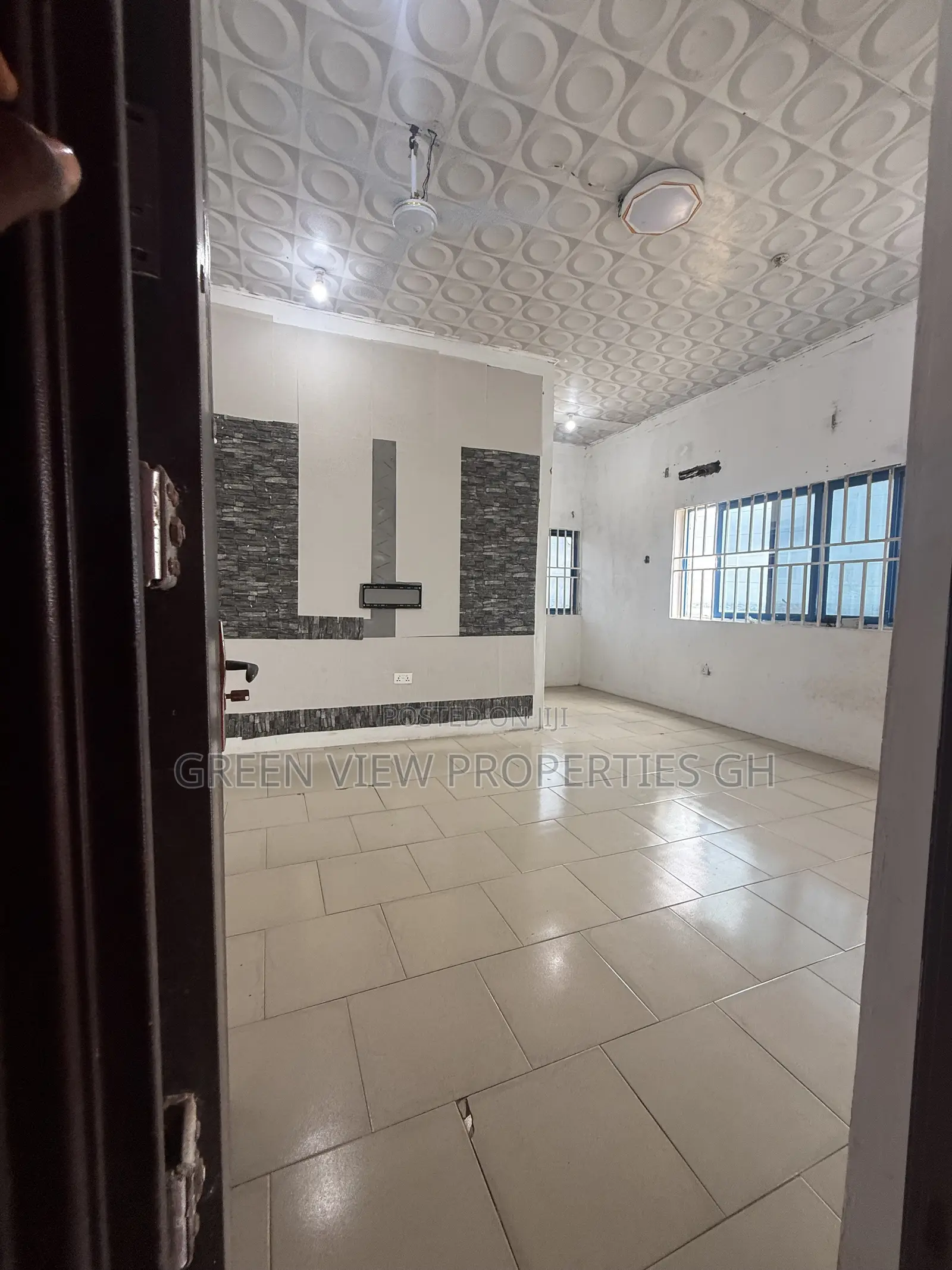 1bdrm Apartment in West Hills Mall Area for rent