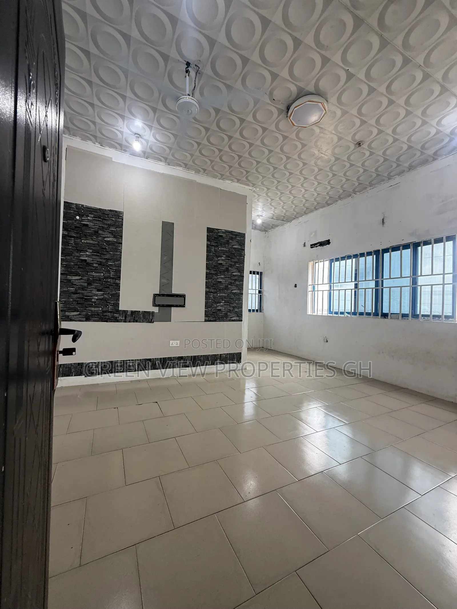 1bdrm Apartment in West Hills Mall Area for rent
