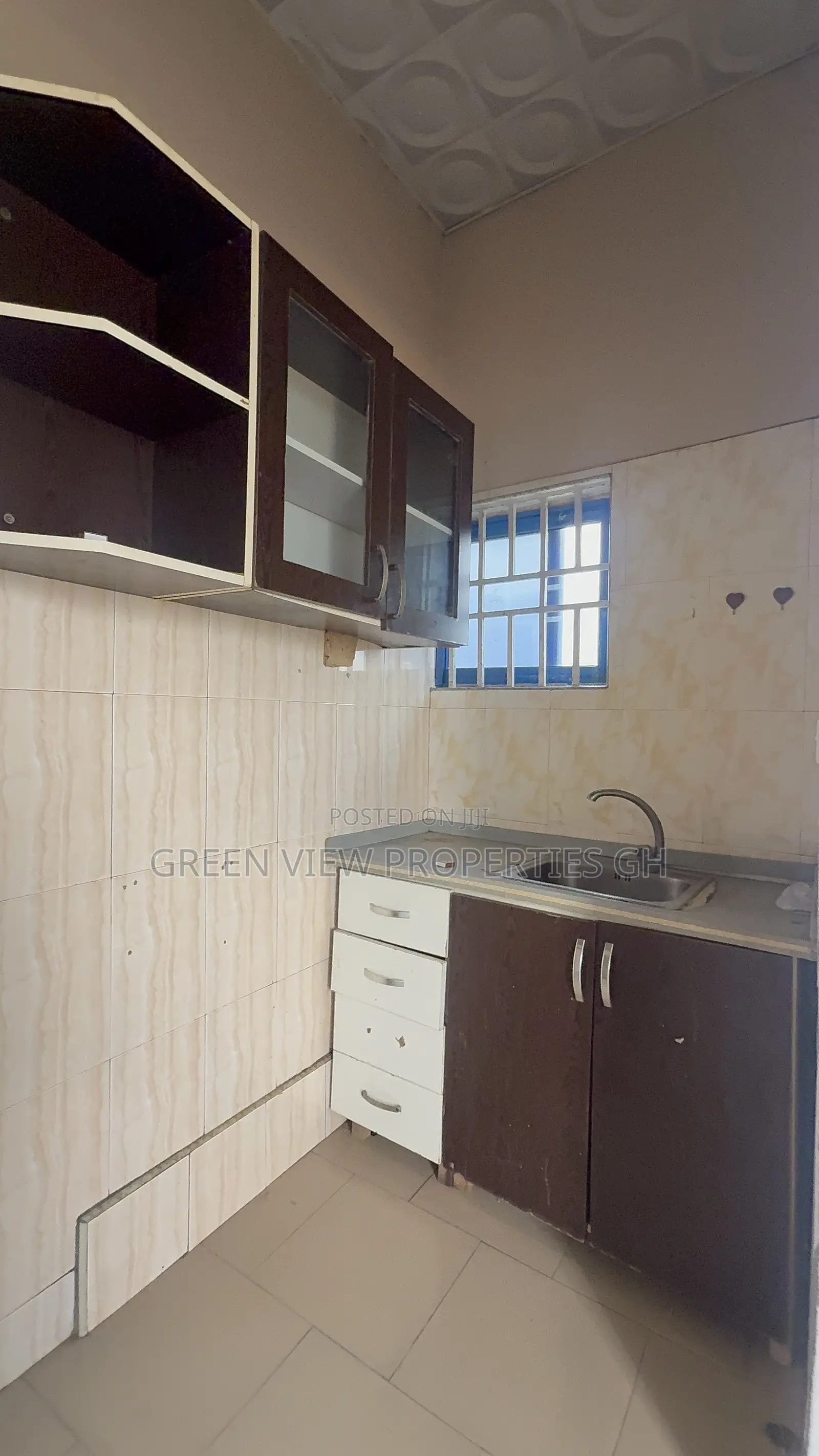 1bdrm Apartment in West Hills Mall Area for rent