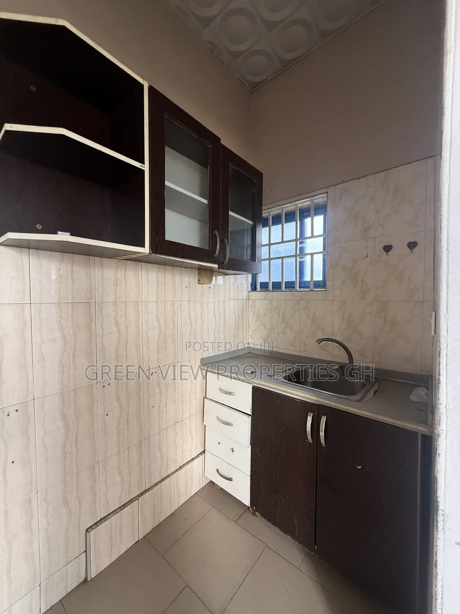 1bdrm Apartment in West Hills Mall Area for rent