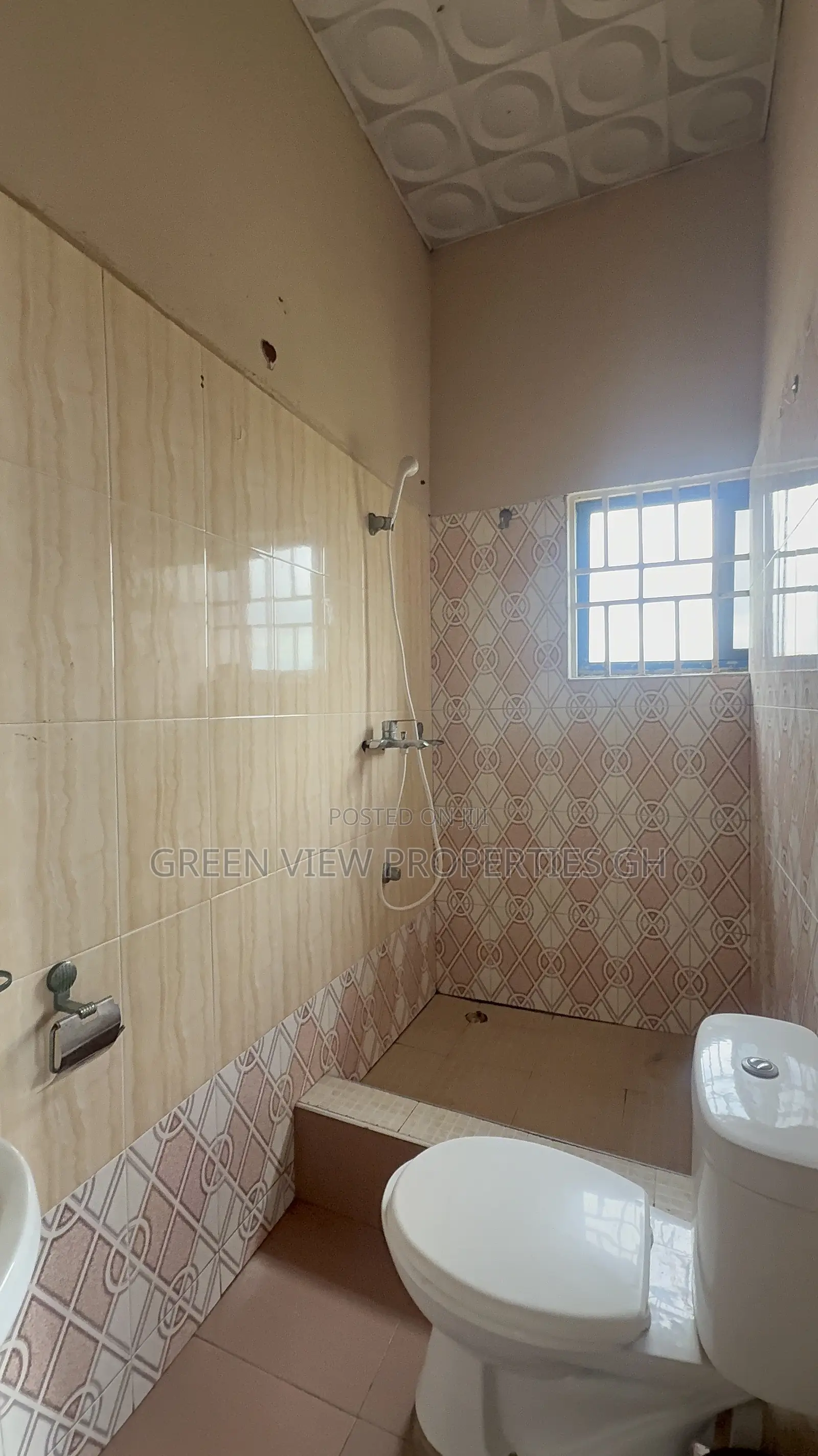 1bdrm Apartment in West Hills Mall Area for rent
