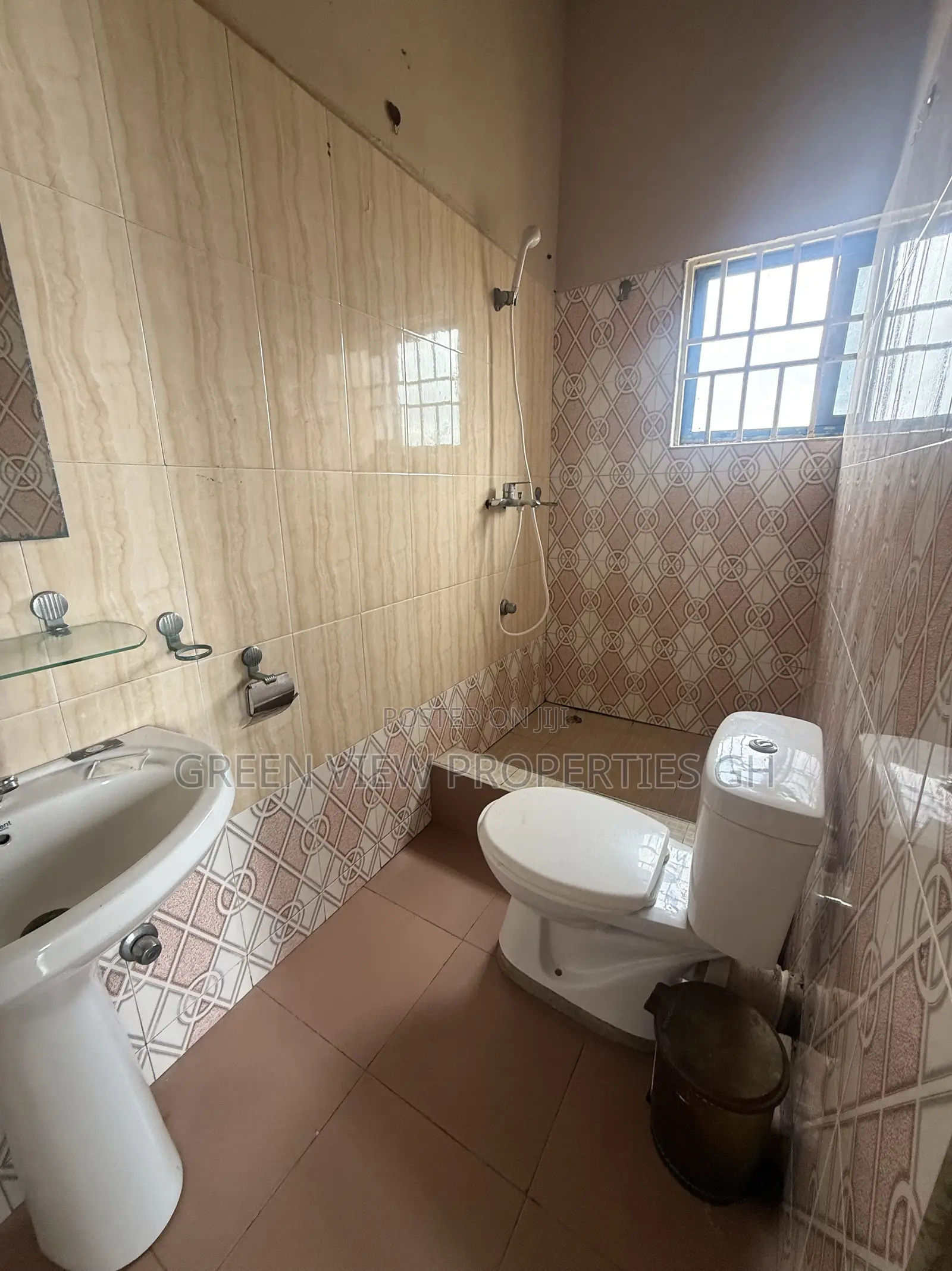 1bdrm Apartment in West Hills Mall Area for rent