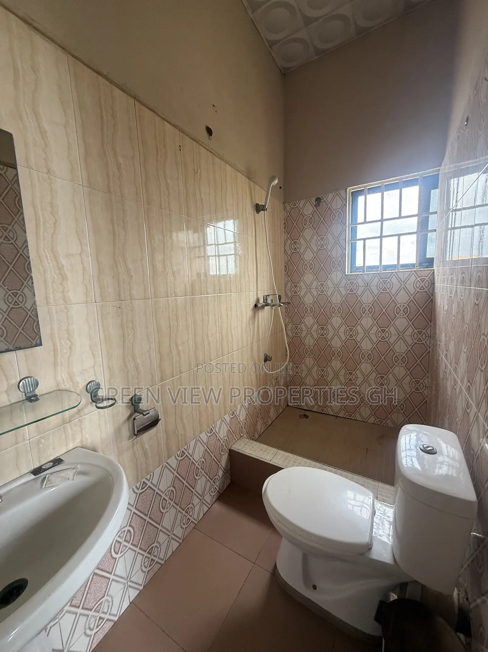 1bdrm Apartment in West Hills Mall Area for rent