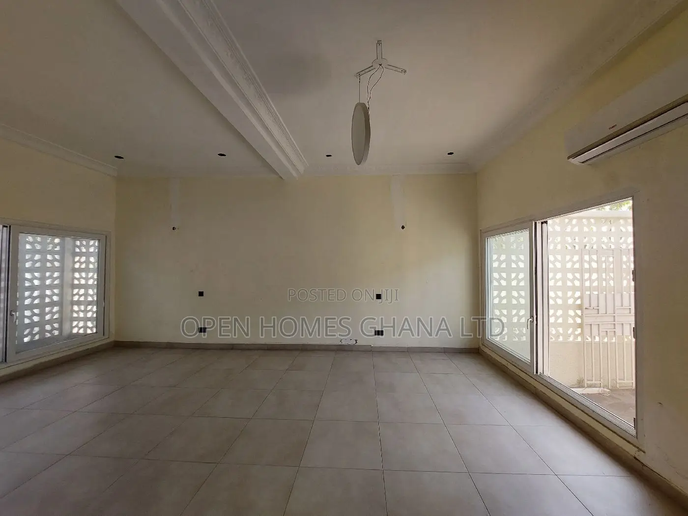 8bdrm House in Ghana Link Area for rent