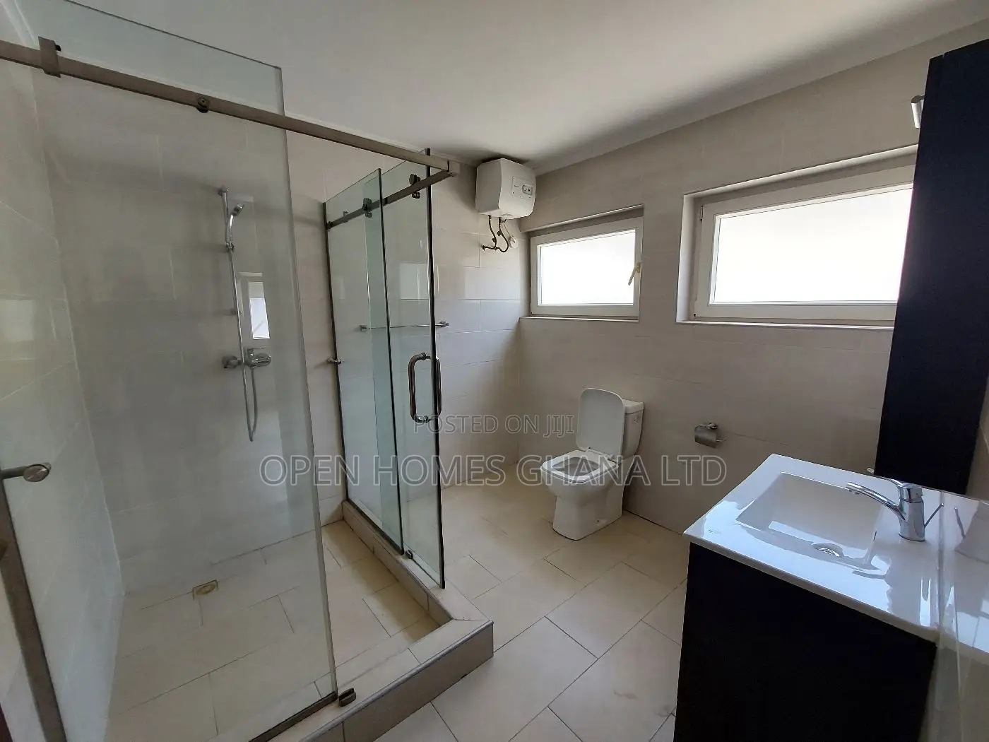 8bdrm House in Ghana Link Area for rent
