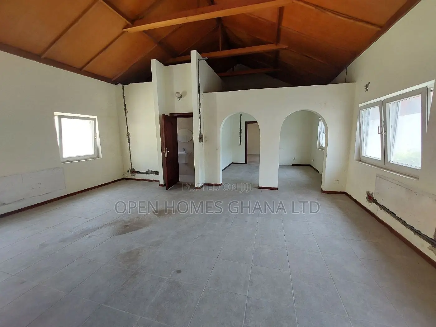 8bdrm House in Ghana Link Area for rent