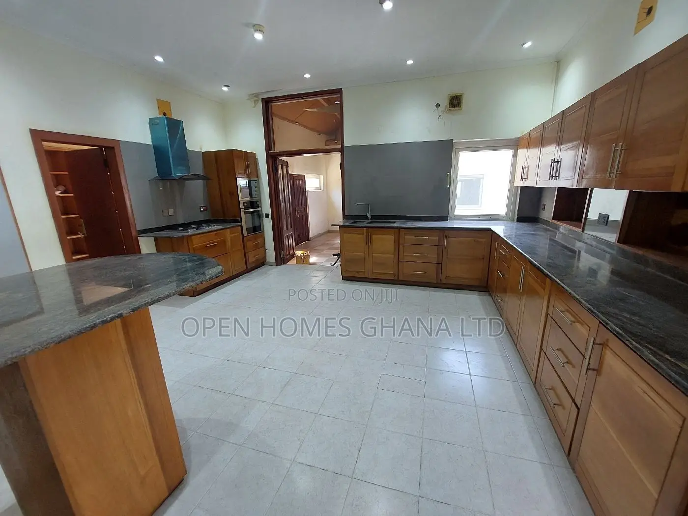 8bdrm House in Ghana Link Area for rent