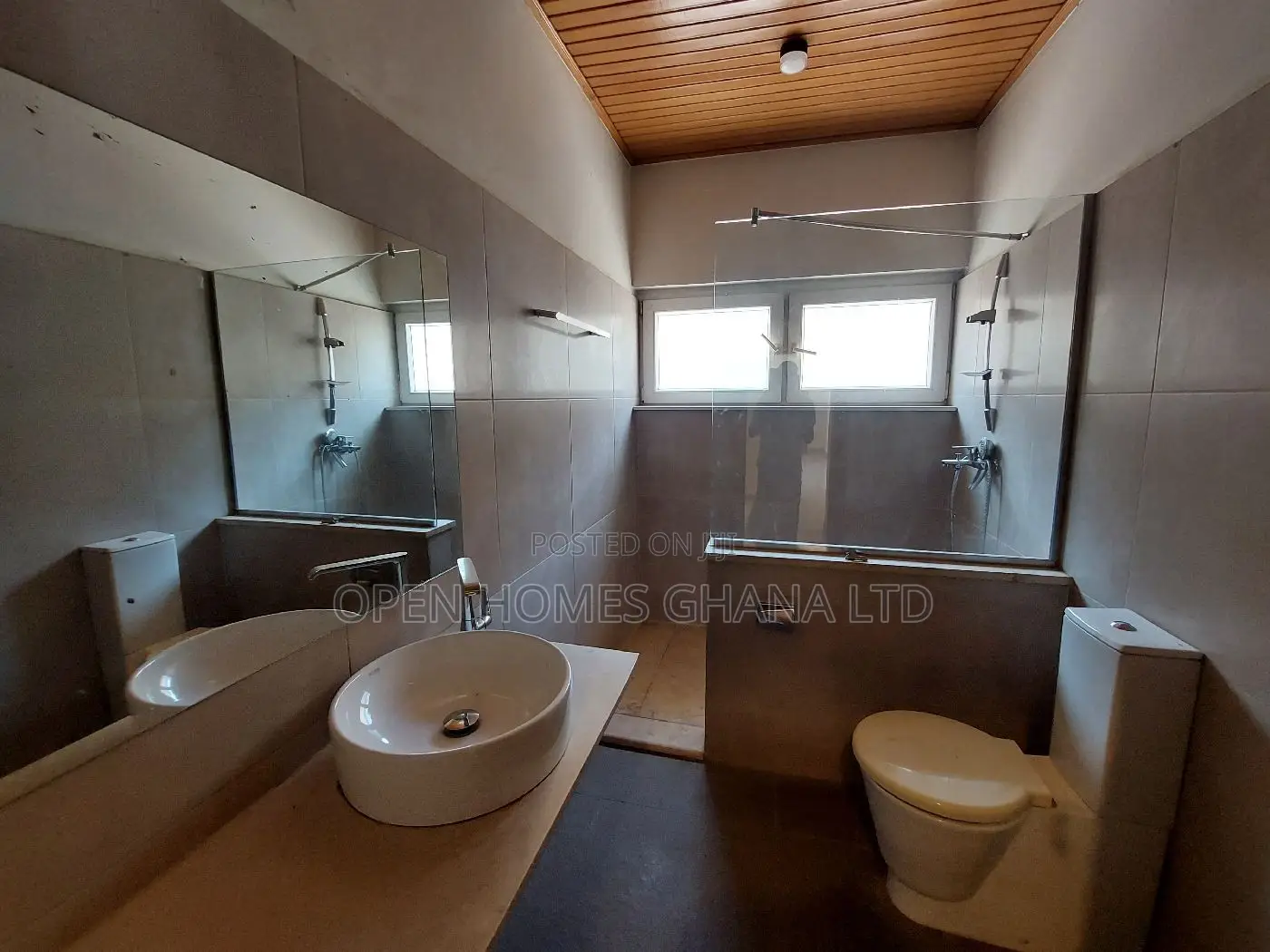 8bdrm House in Ghana Link Area for rent