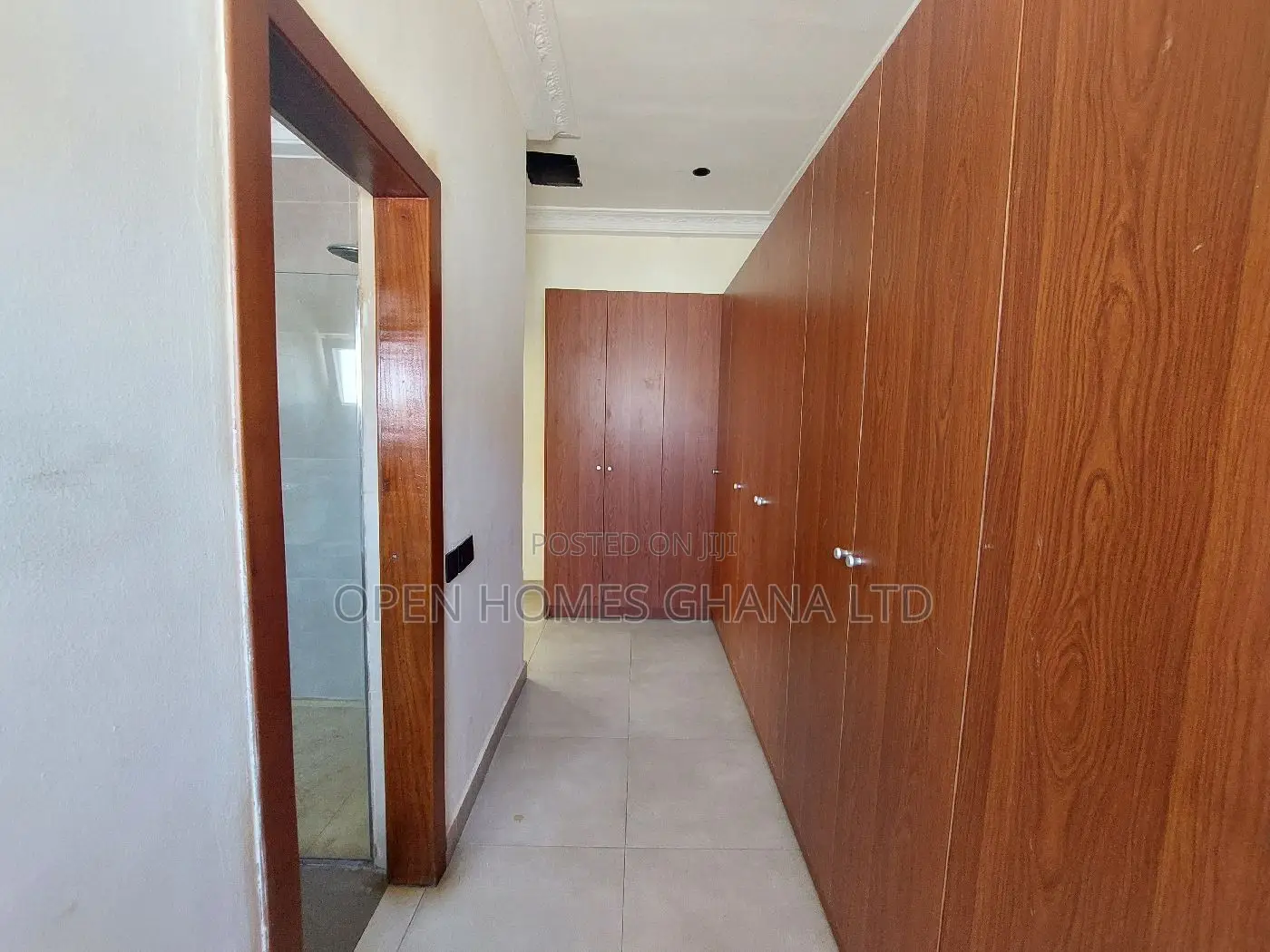 8bdrm House in Ghana Link Area for rent