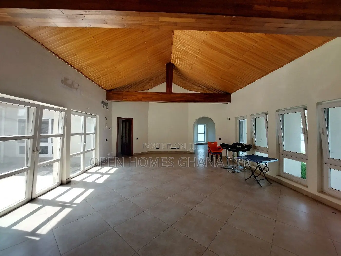 8bdrm House in Ghana Link Area for rent