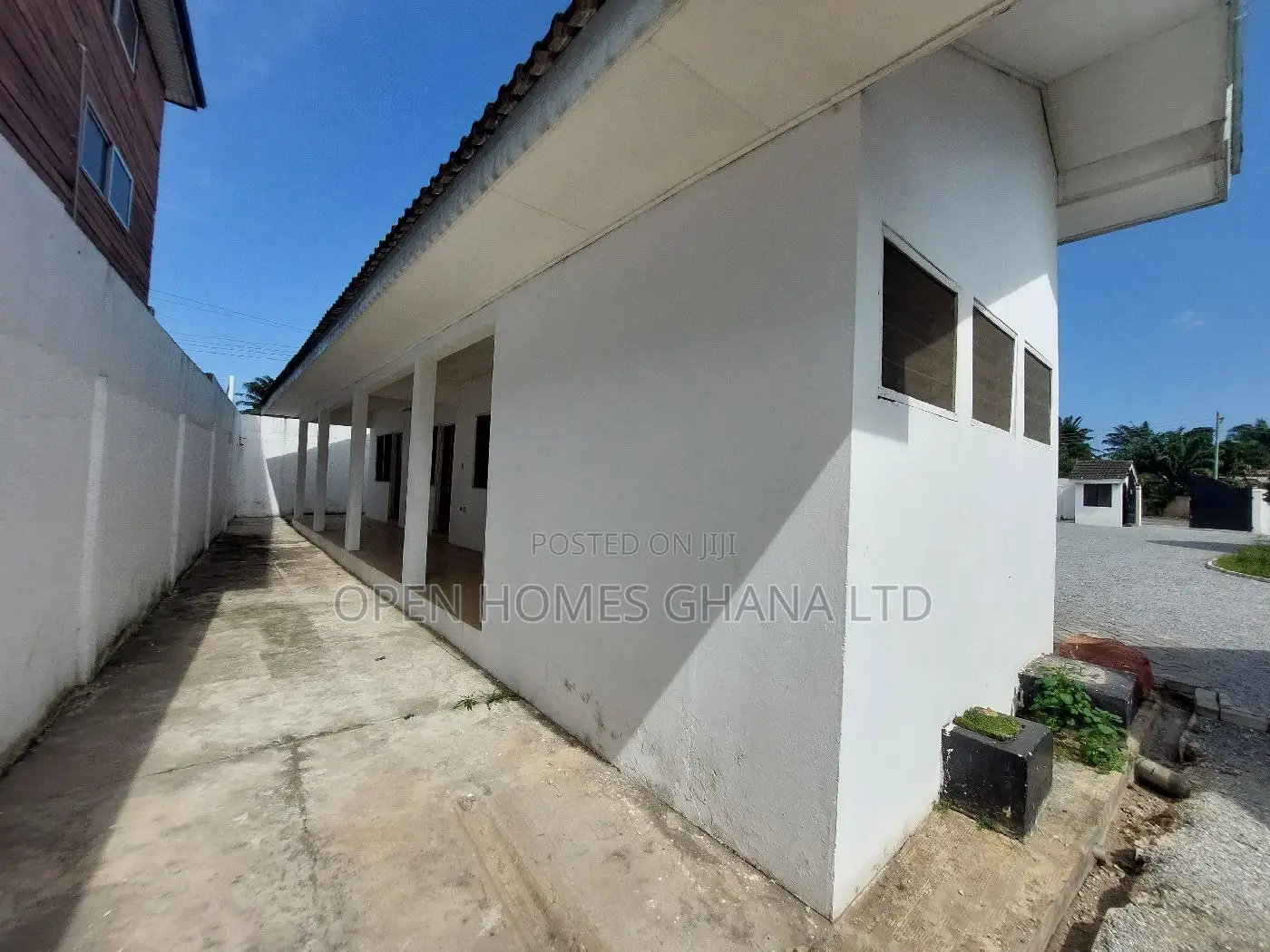 8bdrm House in Ghana Link Area for rent