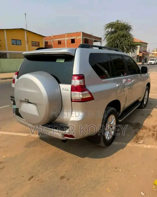 Toyota Land Cruiser Prado 2017 Silver
