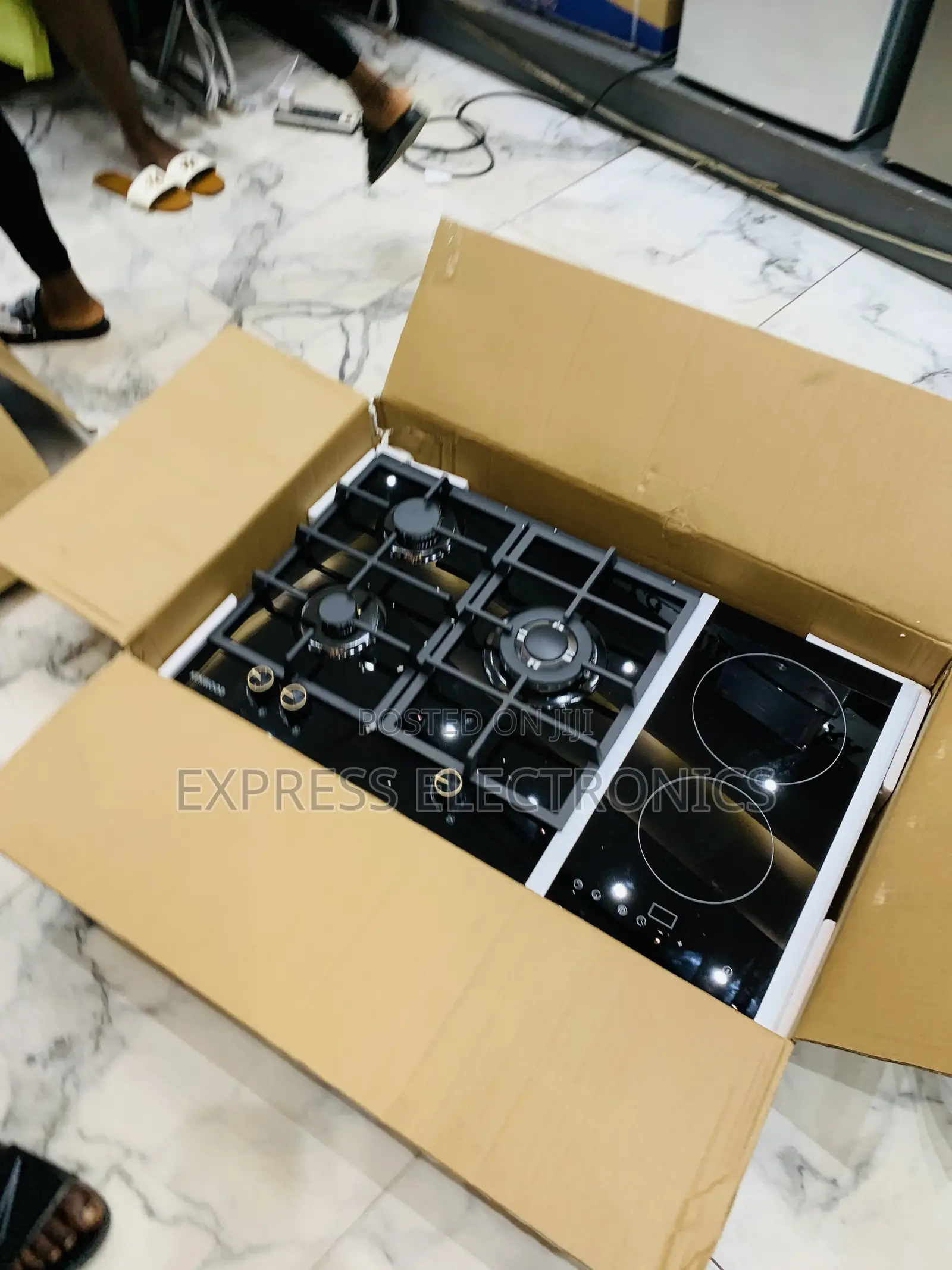 Lovely New Built in 4-2 Stove Black Kenwood Cooker Gas Electric