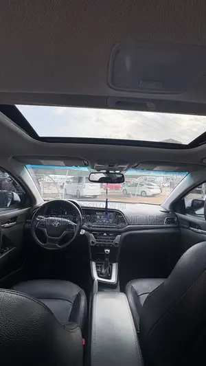 Hyundai Elantra Value Edition Sedan FWD (2.0L 4cyl 6A) 2017 White
