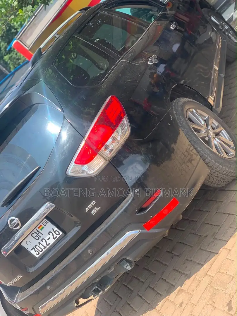 Nissan Pathfinder 2014 Black