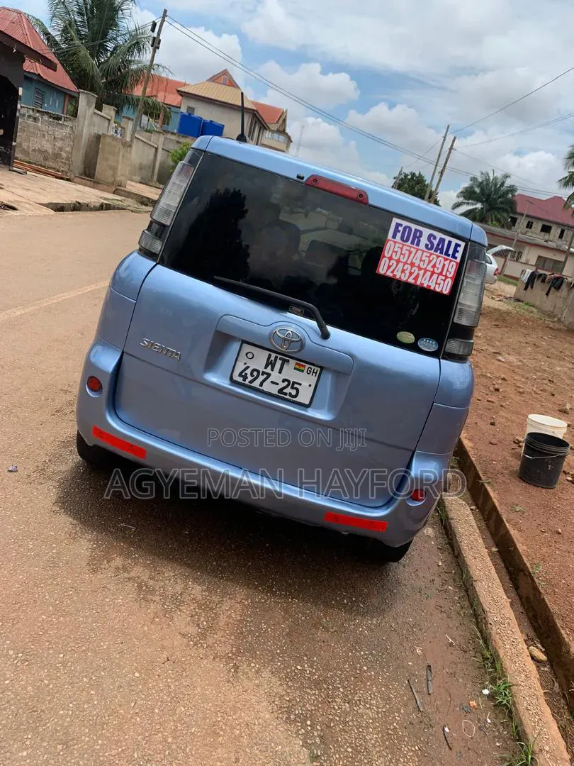 Toyota Sienta 2014 Blue