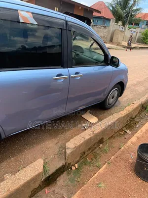 Toyota Sienta 2014 Blue
