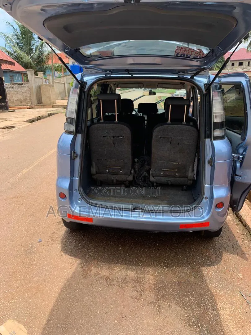 Toyota Sienta 2014 Blue