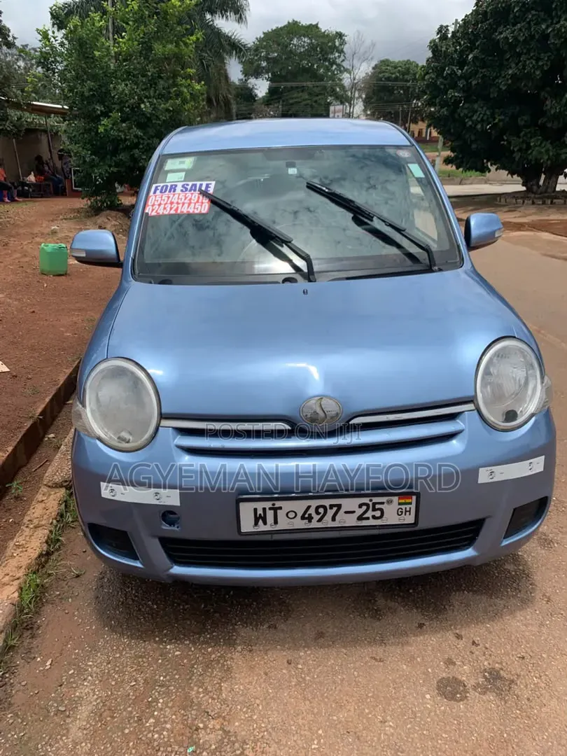 Toyota Sienta 2014 Blue