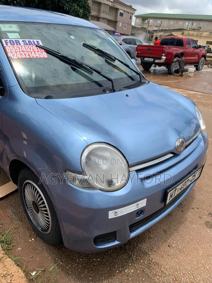 Toyota Sienta 2014 Blue