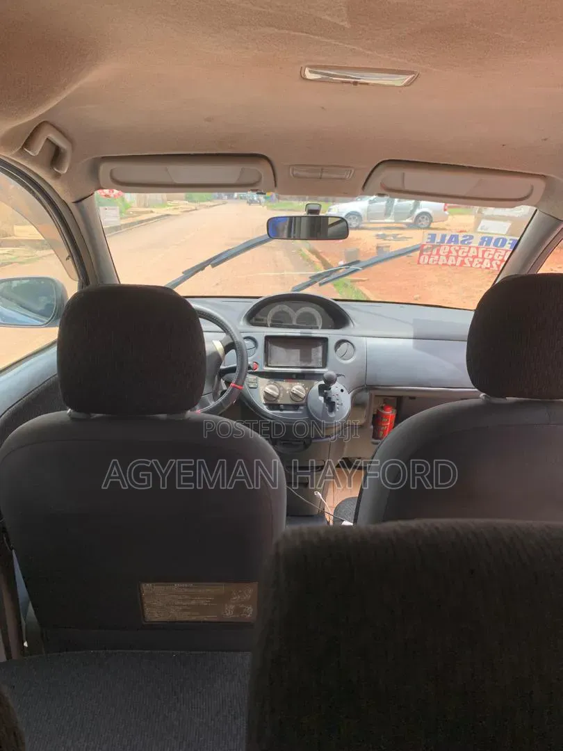 Toyota Sienta 2014 Blue