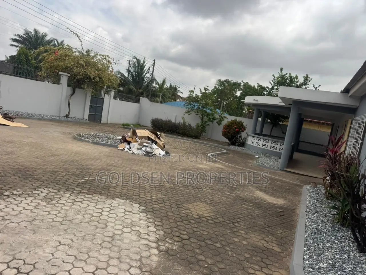 3bdrm House in Mile 7 for rent