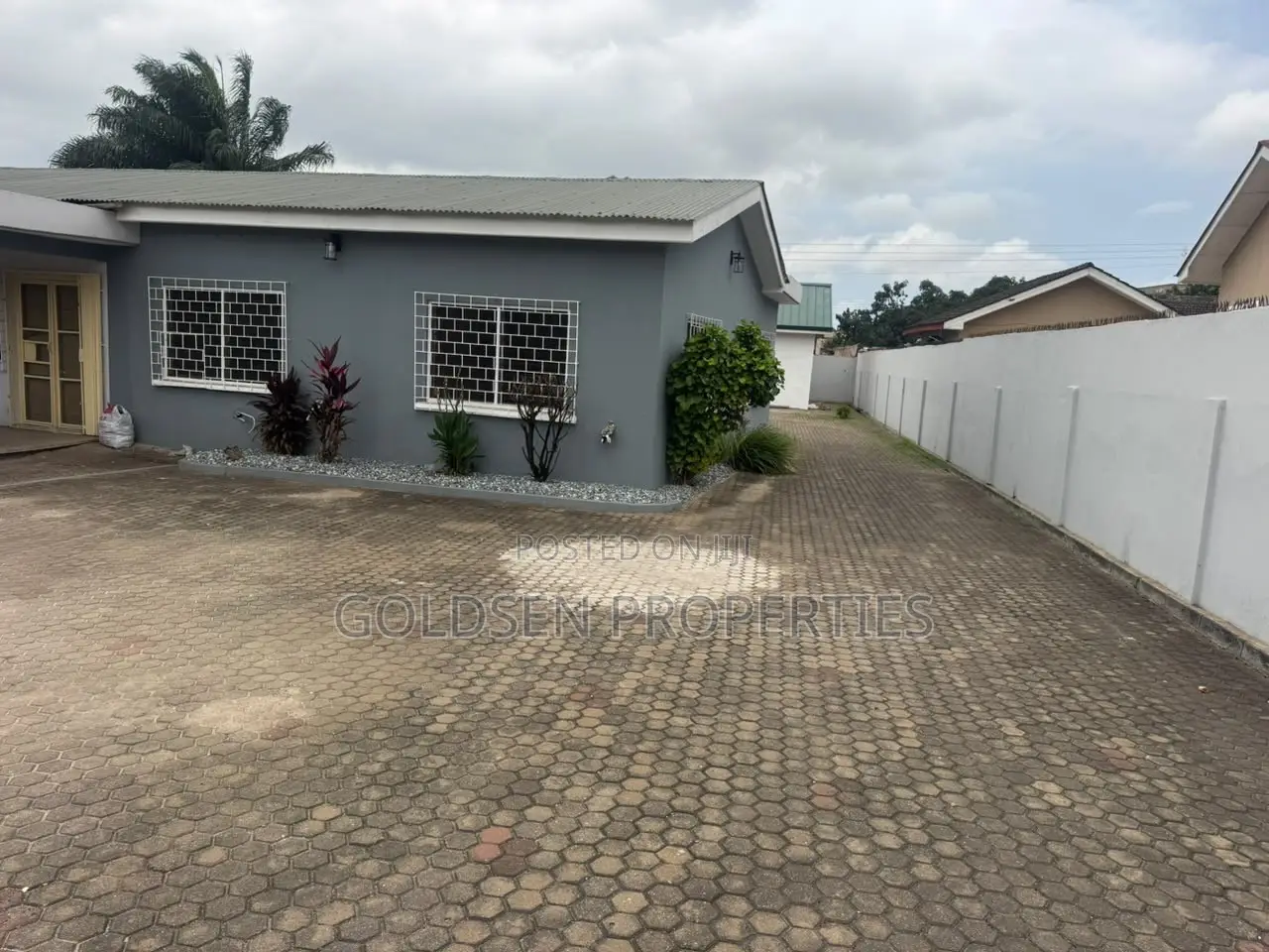 3bdrm House in Mile 7 for rent