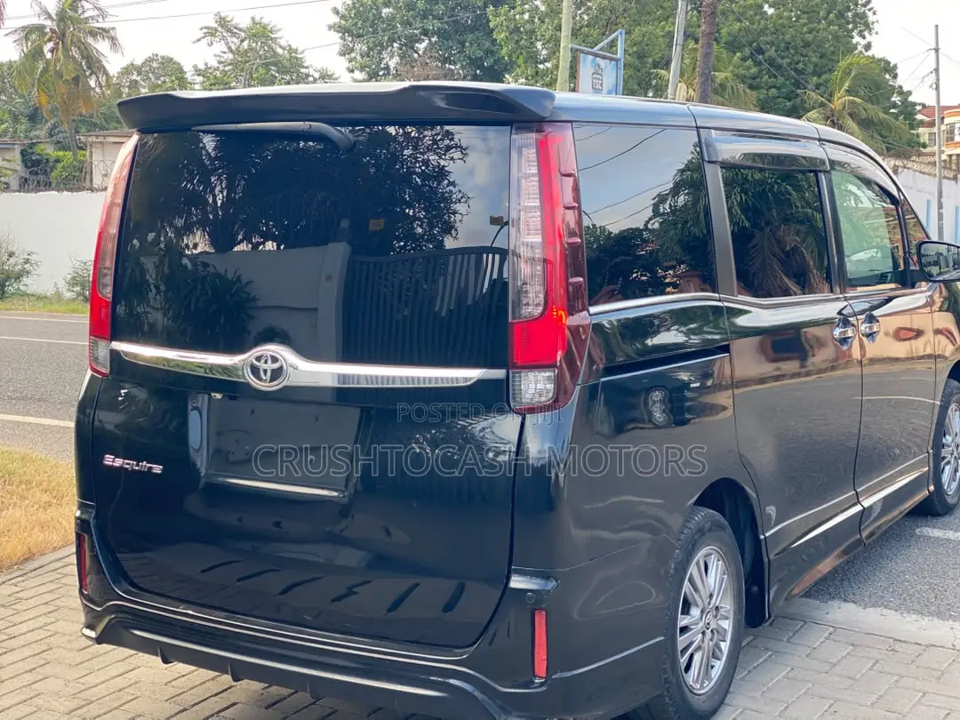 Toyota Esquire 2.0 AWD (7 seater) 2016 Black