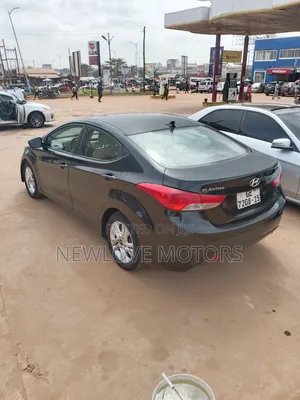 Hyundai Elantra Limited Sedan FWD (1.8L 4cyl 6A) 2013 Black