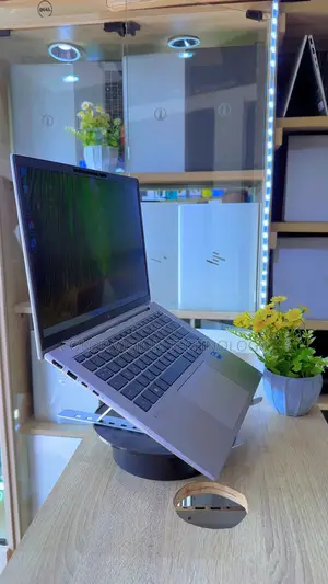 Laptop HP ZBook Firefly G9 16GB Intel Core i7 SSD 1T
