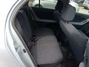 Toyota Vitz 1.3 AWD 5dr 2010 Silver