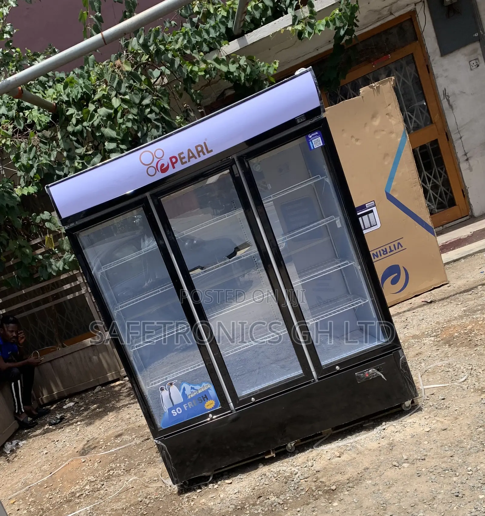 Fabulous 3 Glass Display Door 780 Liters Pearl Commercial Fridge
