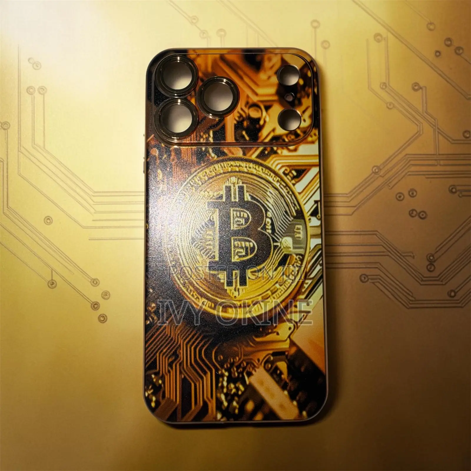 Phone Case: 2D Flat Phone Case: Luxurious Golden Bitcoin