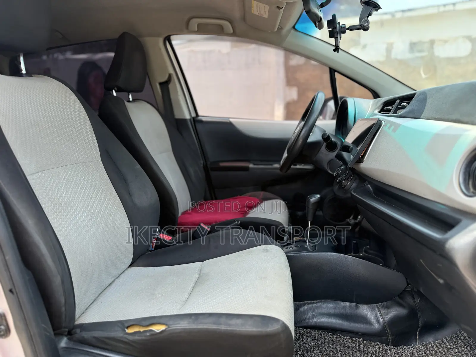 Toyota Vitz 1.3 AWD 5dr 2013