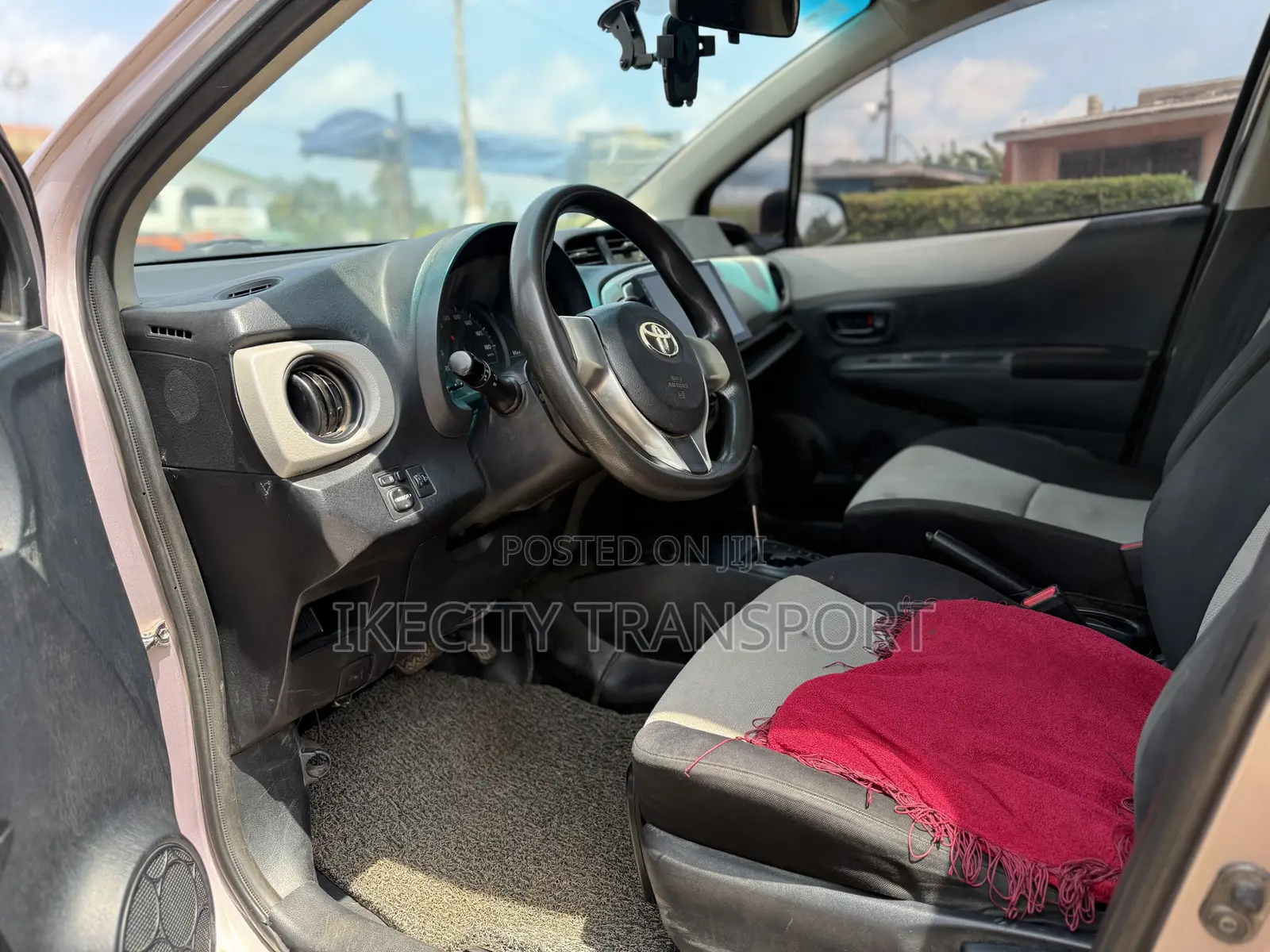Toyota Vitz 1.3 AWD 5dr 2013