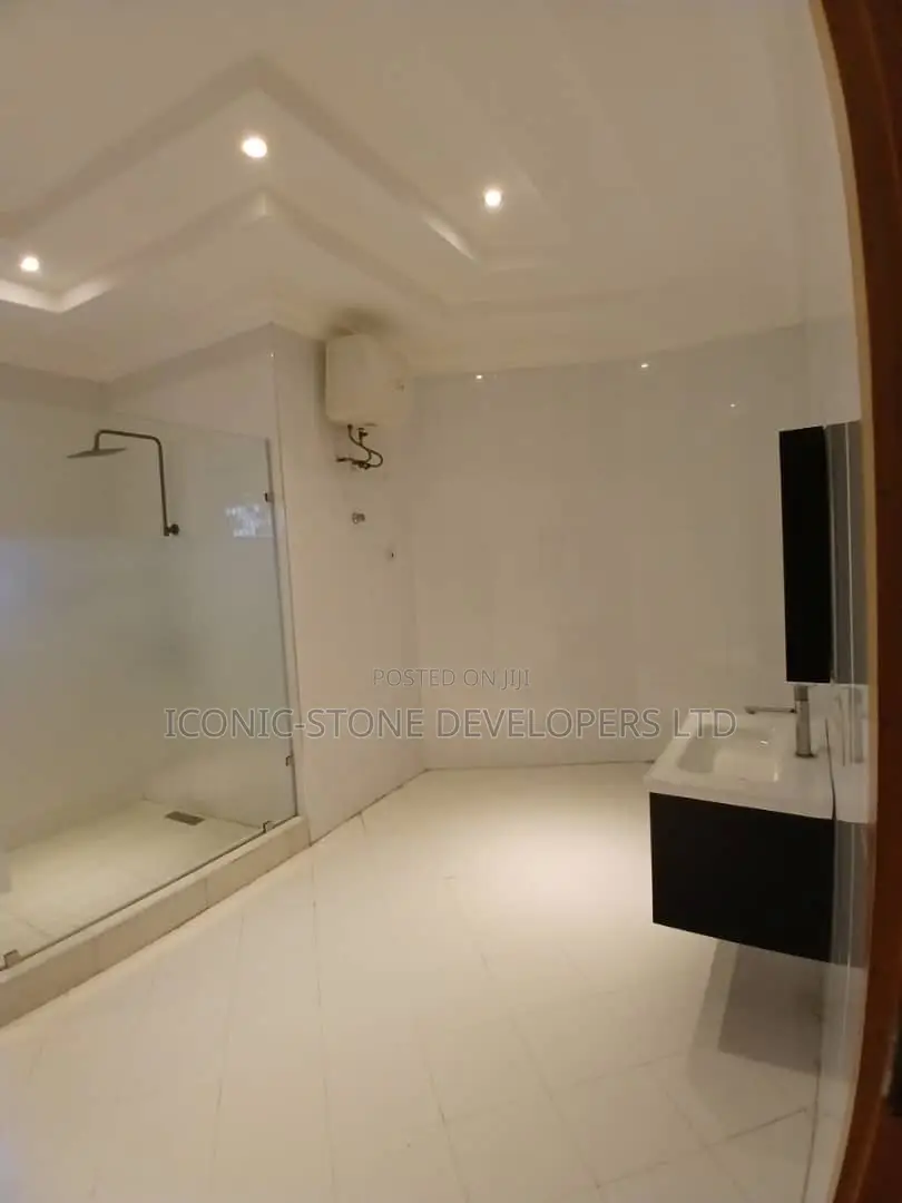 5bdrm House in East Legon, A&C Mall Area for rent