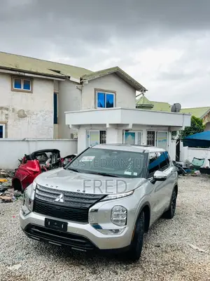 Mitsubishi Outlander SE 2022 Gray