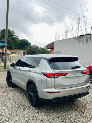 Mitsubishi Outlander SE 2022 Gray