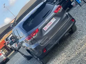 Toyota Highlander LE 2019 Gray