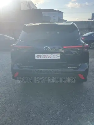 Toyota Highlander XLE 2022 Blue