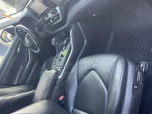 Toyota Highlander XLE 2022 Blue