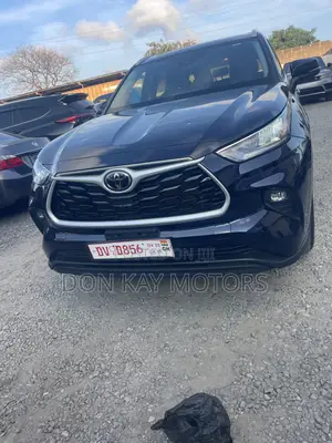 Toyota Highlander XLE 2022 Blue