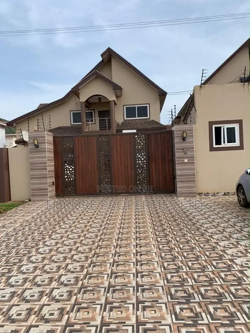 5bdrm House in East Legon for sale